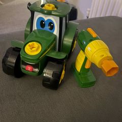 John Deere Build a Tractor