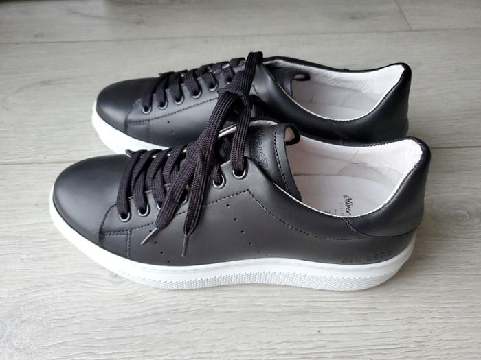 Women's trainers