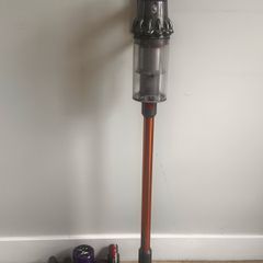 Dyson v10 vacuum
