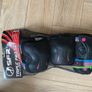 Children's Roller Skates size 4 with protective pads and box Image 4