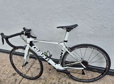 Giant TCR Advanced 2.  Di2 Carbon Road Bike