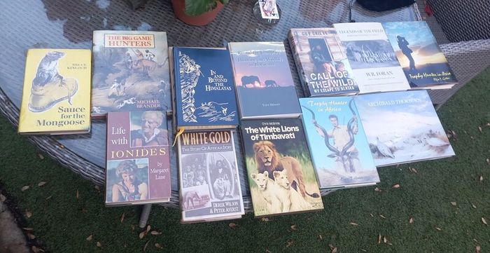 12 hardback books on Africa, wildlife, D18