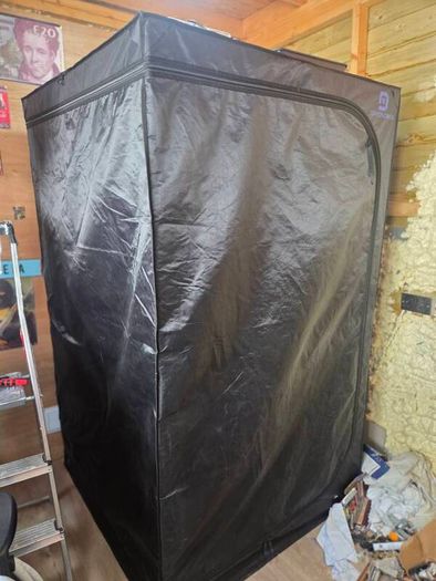 grow tent + led light