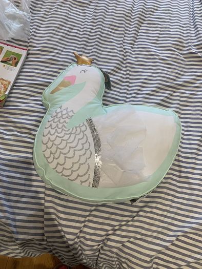 Decorative swan pillow