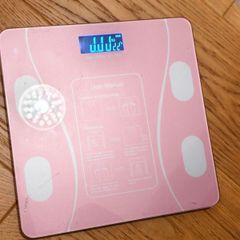 Glass bathroom scales pink