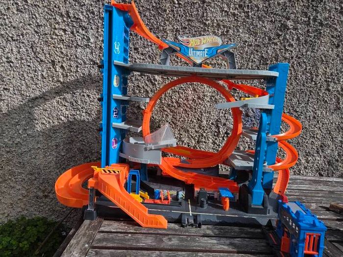 Hot Wheels Garage.