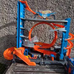 Hot Wheels Garage.