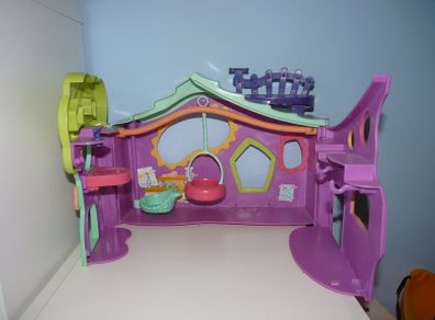 Pet shop house