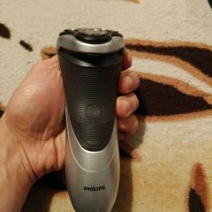 Philips Electric Shaver + Remington Trimmer Set