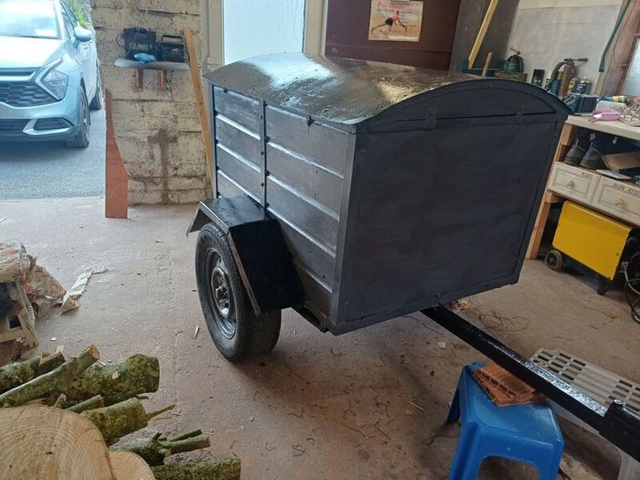 Dog box trailer