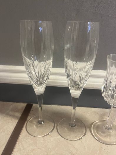 Crystal Cut Flutes, Wine Glasses & Tullamore Dew Whiskey Tumblers (6 Pieces)