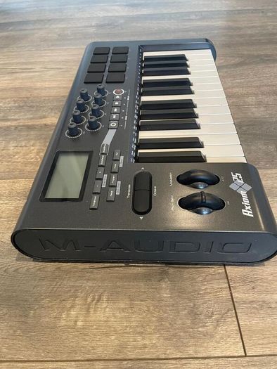 Axiom 25 MIDI Keyboard