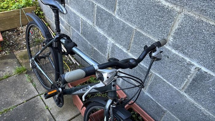Jupiter Tuscan hybrid bike with lock