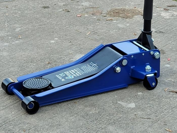 Heavy Duty 4 Ton Ultra Low Profile Trolley Jack