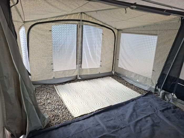 6 Berth caravan Lunar Quaser 556