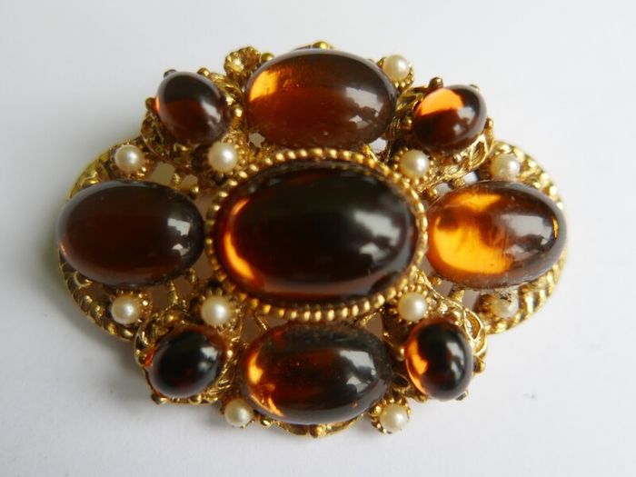 Vintage 1980s SPHINX Brown Cabochon and Pearl Brooch