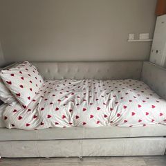 single bed with pull out single bed
