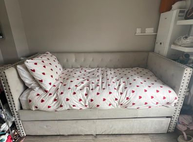 single bed with pull out single bed