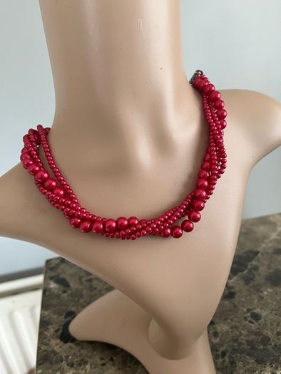 pearl necklace