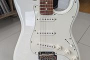 Fender Player Stratocaster electric guitar, Polar white