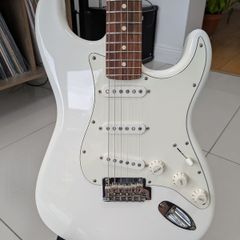 Fender Player Stratocaster electric guitar, Polar white