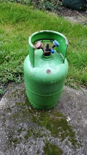 HVAC Refrigerant Recovery Set Up - Machine, pump, manifold and cylinder