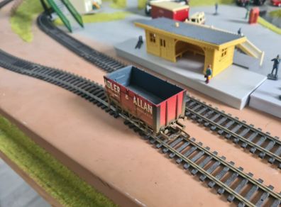 hornby gravel tipper and belt 00 gauge