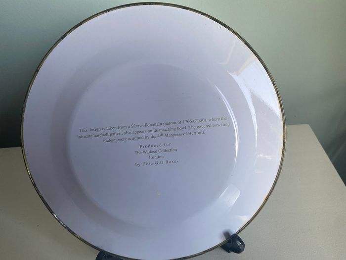 Reproduction serves tin plates