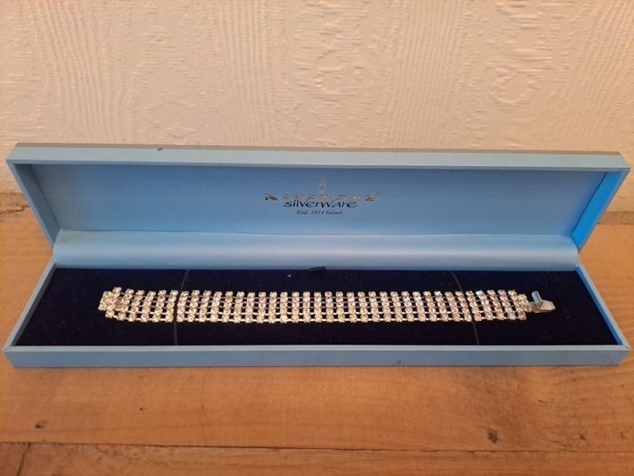 Newbridge Silverware crystal band bracelet