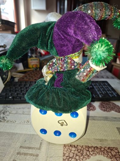 Large Vintage Clown Musician Dice Box. Fully functional Hand Winding the Clown Moves while Playing Music
