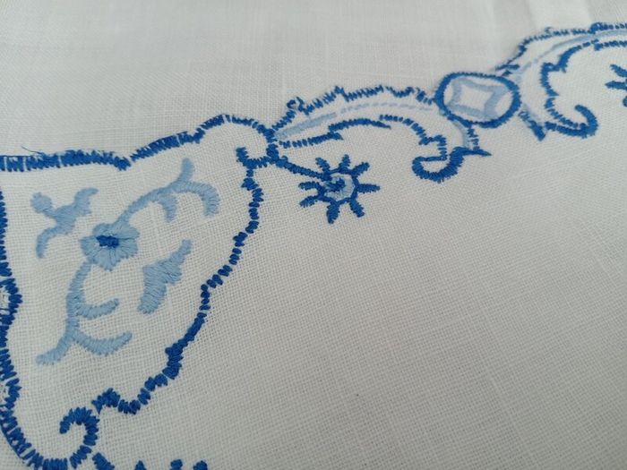 vintage linen, linen traycloth, hand embroidery