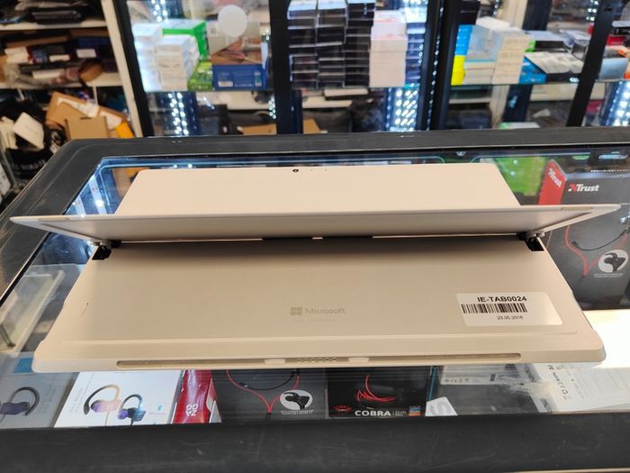 Microsoft Surface Pro 3 12inch i5-4300U 8GB RAM 256GB SSD Windows 10 Pro Touch (Without Keyboard)