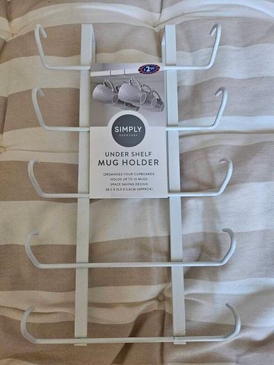 Under shelf mug holder