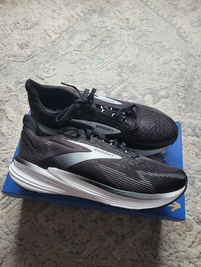 Brooks trainers UK6.5