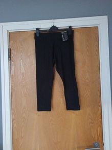 Dunnes  Stores  Capri Length  Leggins.   S. Small  - 10-12. B.N.W.T.
