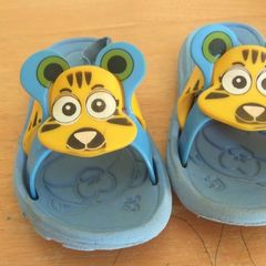 Unisex sandals