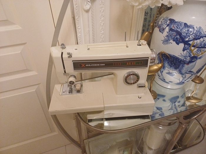 GLOBE 550 vintage sewing machine
