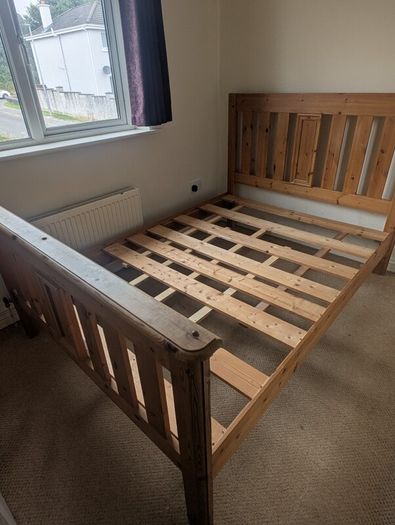 Solid wood bed 4ft