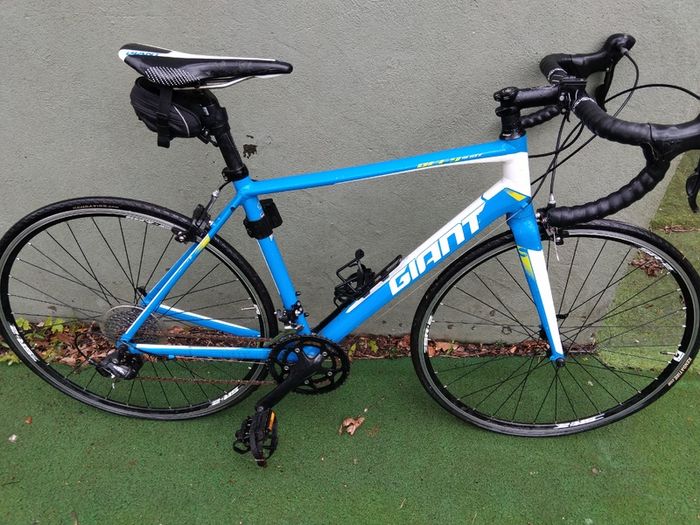 Giant defy 3 roadbike