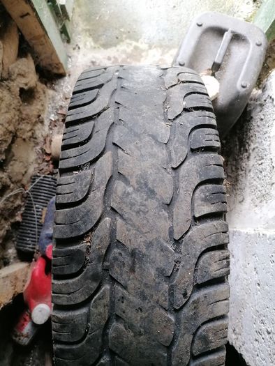 toyota hilux /landcruiser old 16" rim x 2 with only 1 bad tyre on..