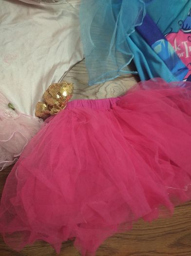 Halloween costumes, Fancy dresses 2-4
