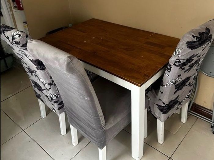 kitchen table and Chairs