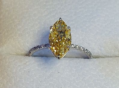 14k Gold ring with 2.29 ct Lab-Grown Diamond, 2.11 ct main yellow diamond cerified by IGI and Laser inscripted