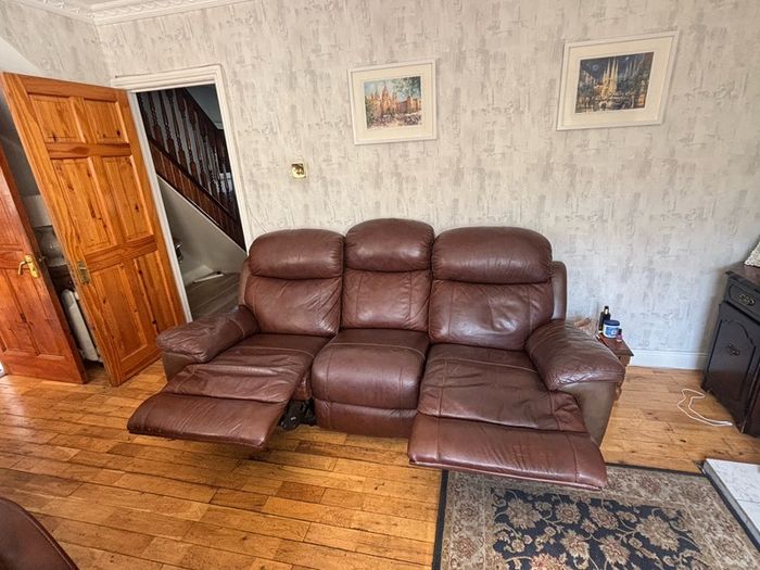Leather 3 seater recliner and single recliner