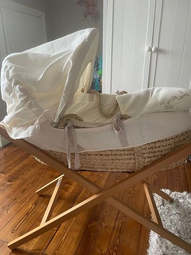 Mamas and Papas Moses basket and stand