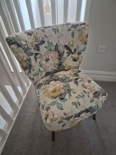 Feature chair
