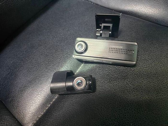 Thinkware Dashcam F200 PRO Front and rear camera