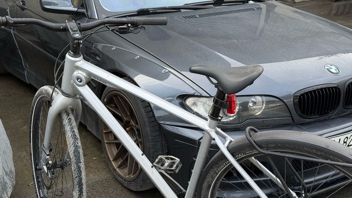 BMW Urban Bike 29 Disc Brakes Shimano Deore
