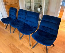 Dining room chairs x4