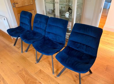 Dining room chairs x4